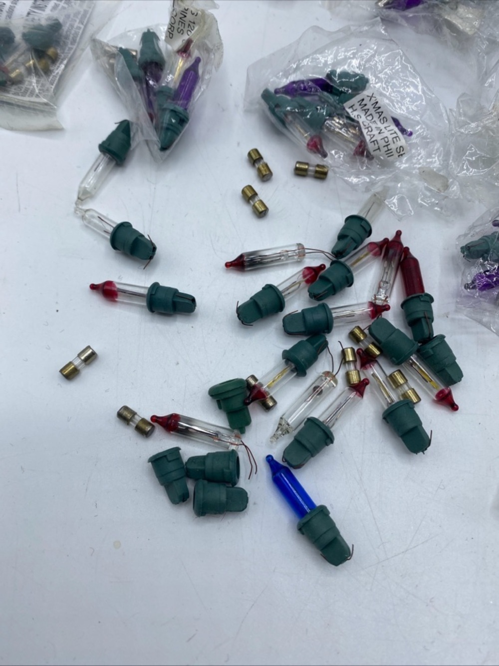 Christmas Bulb Replacement Bulbs. Approx 50 Colored & White Lights Fuses Purple - Picture 8 of 8